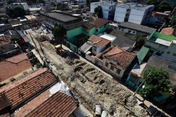 Uma das ruas durante a obra – Marcos de Paula/Prefeitura do Rio