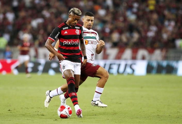 Fluminense e Flamengo se enfrentam pelo jogo de ida da semifinal do Carioca