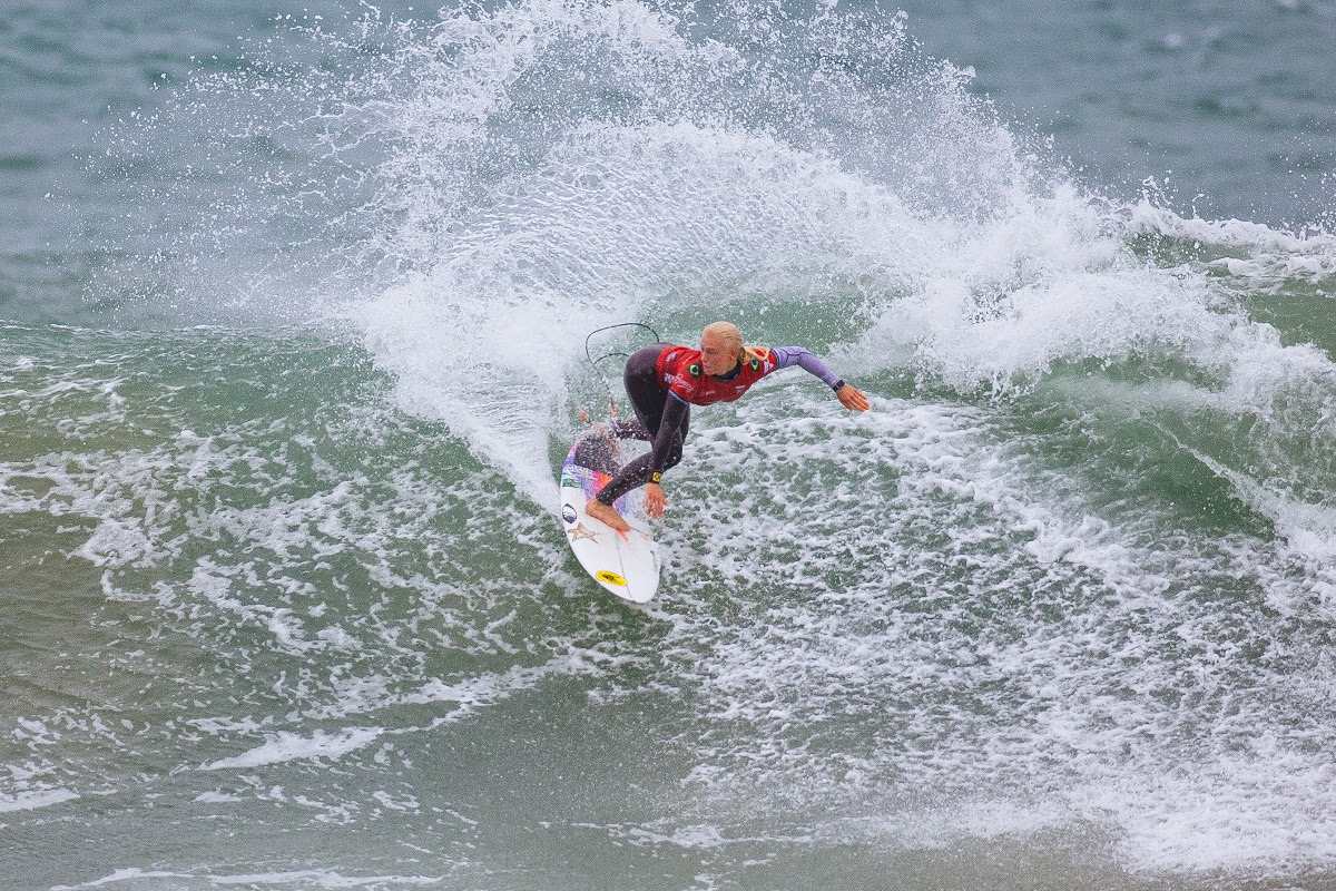 Tatiana Weston-Webb ganhou a última vaga para as oitavas de final na repescagem (Crédito da Foto: @WSL / Beatriz Ryder)