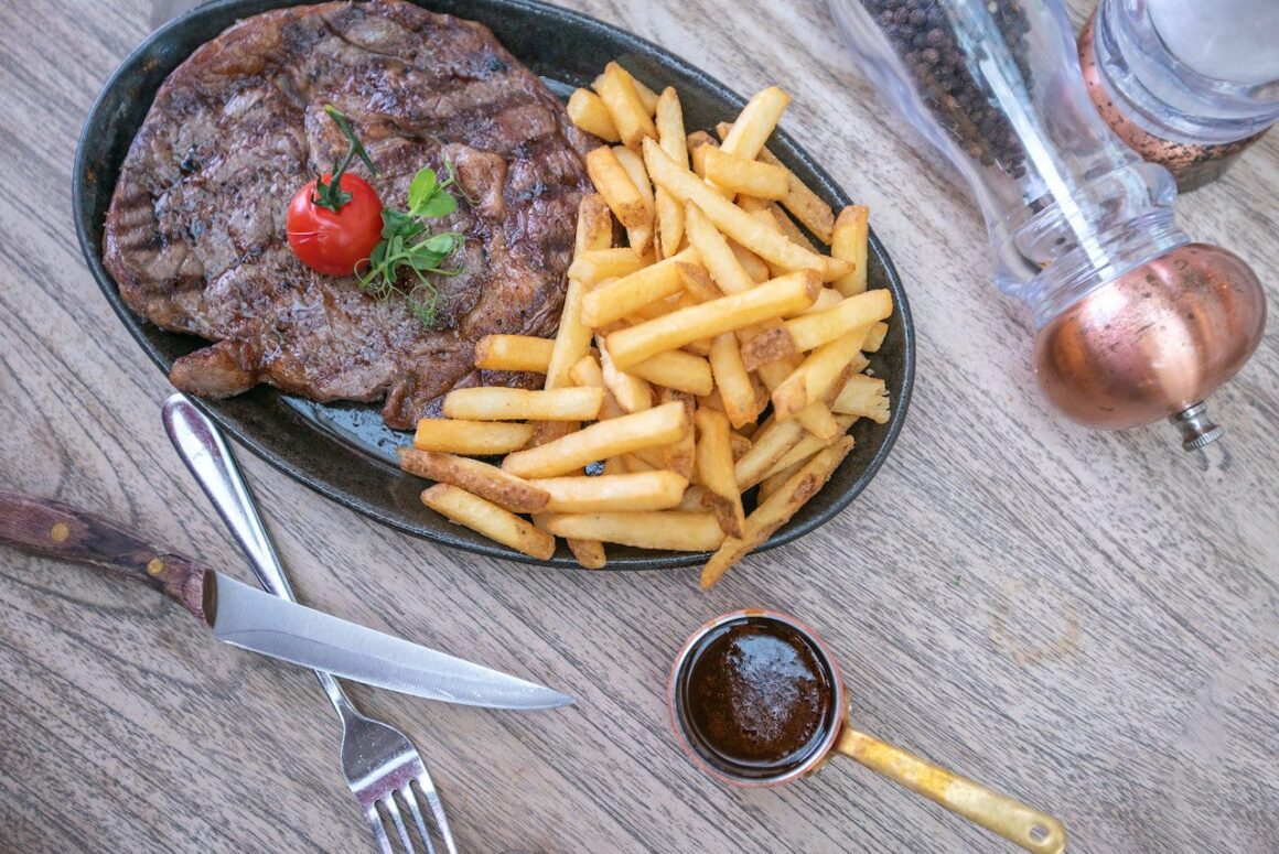 Bife com batata frita carioca