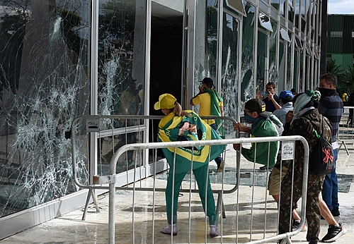 ministerio-da-justica-abre-canal-de-denuncias-contra-bolsonaristas-que-vandalizaram-brasilia