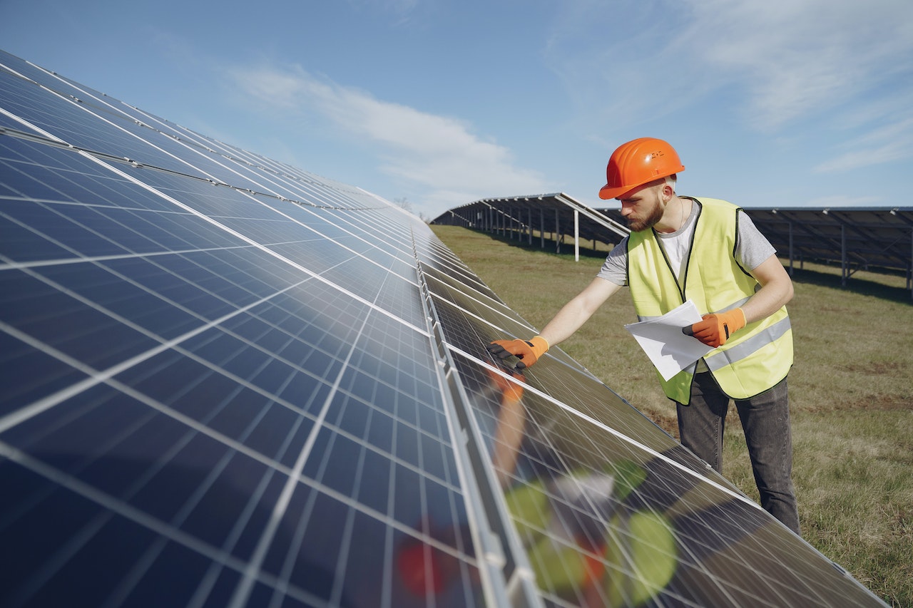 Mais de 90 usinas de geração fotovoltaica deverão entrar em operação em 2023