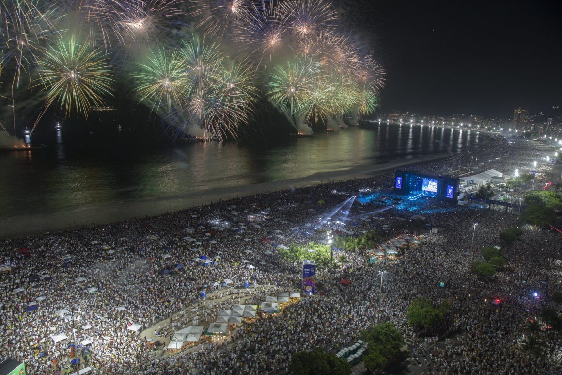 Palco Copacabana Réveillon 2023 - Foto: Júlio Guimarães | Riotur