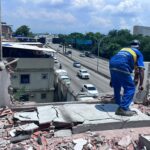 Prefeitura do Rio faz demolição de construções irregulares na Maré