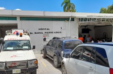 Homens armados entraram no hospital público Raoul Pierre-Louis, apoiado por Médicos Sem Fronteiras (MSF) e localizado em Carrefour, um distrito a oeste de Porto Príncipe, no Haiti, na última quinta-feira (26).