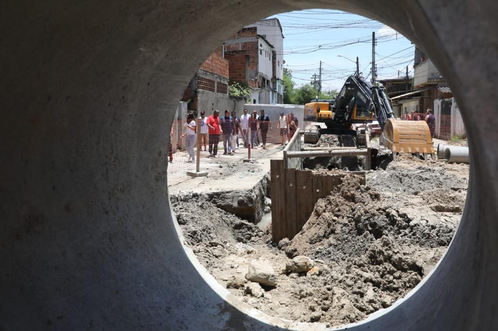 Obra é vistoriada na Zona Oeste - Fabio Motta / Prefeitura do Rio