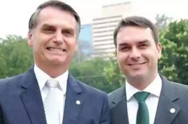 Jair Bolsonaro e seu filho, Senador Flávio Bolsonaro - (foto: Divulgação/PSL)