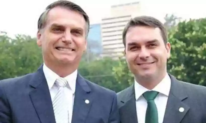 Jair Bolsonaro e seu filho, Senador Flávio Bolsonaro - (foto: Divulgação/PSL)