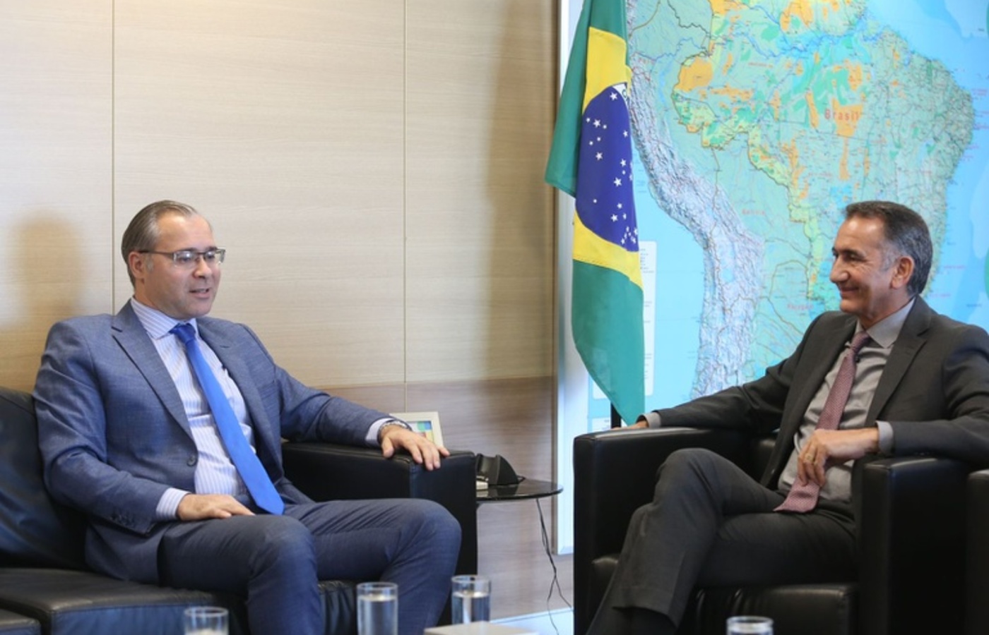 brasil-e-azerbaijao-iniciam-discussoes-para-cooperacao-no-desenvolvimento-de-solucoes-inteligentes