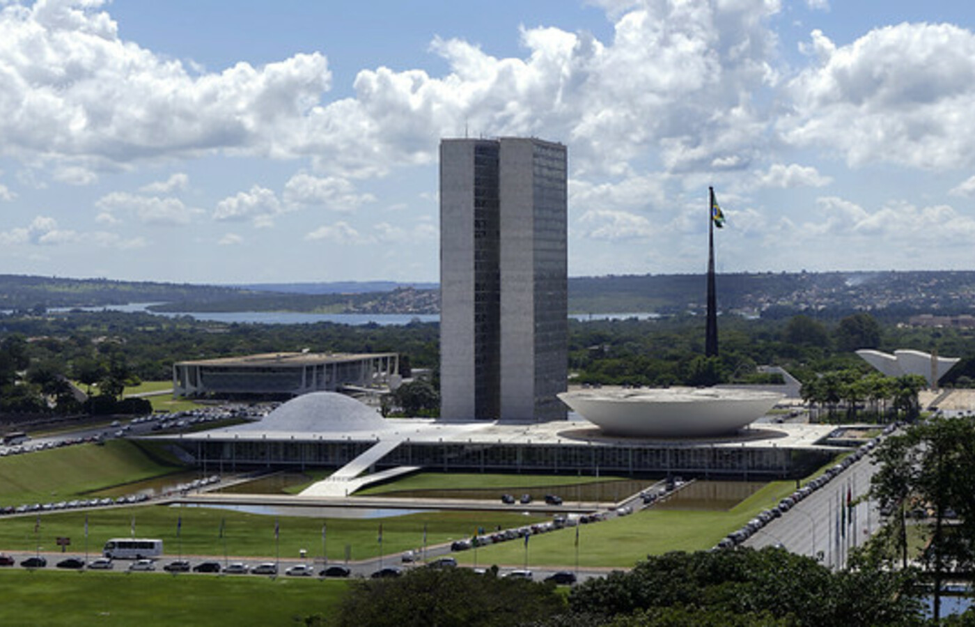 cni-debate-agenda-legislativa-com-lider-do-governo-e-oposicao