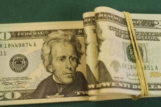 dolar-cai-para-r$-5,06-apos-decisao-de-banco-central-americano