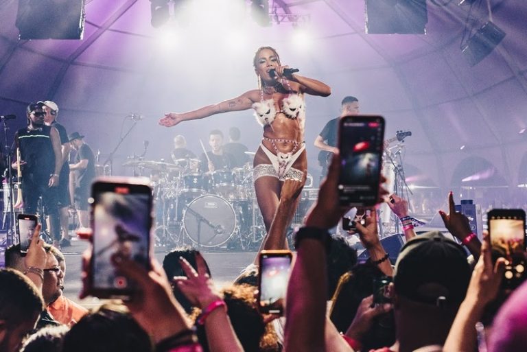 anitta-encerra-sua-turne-de-carnaval-em-curitiba-neste-domingo-(12)