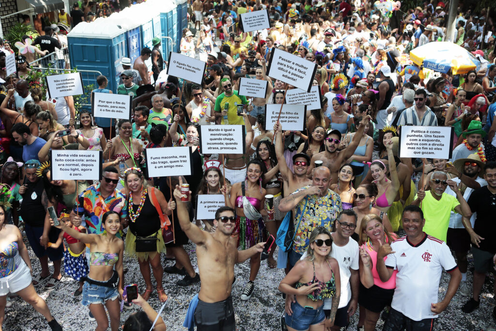 Bloco Que Merda É Essa. Foto Jorge William /Riotur