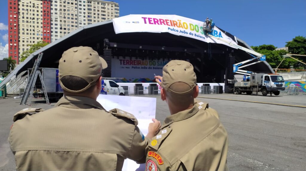 Bombeiros desinterditam Terreirão
