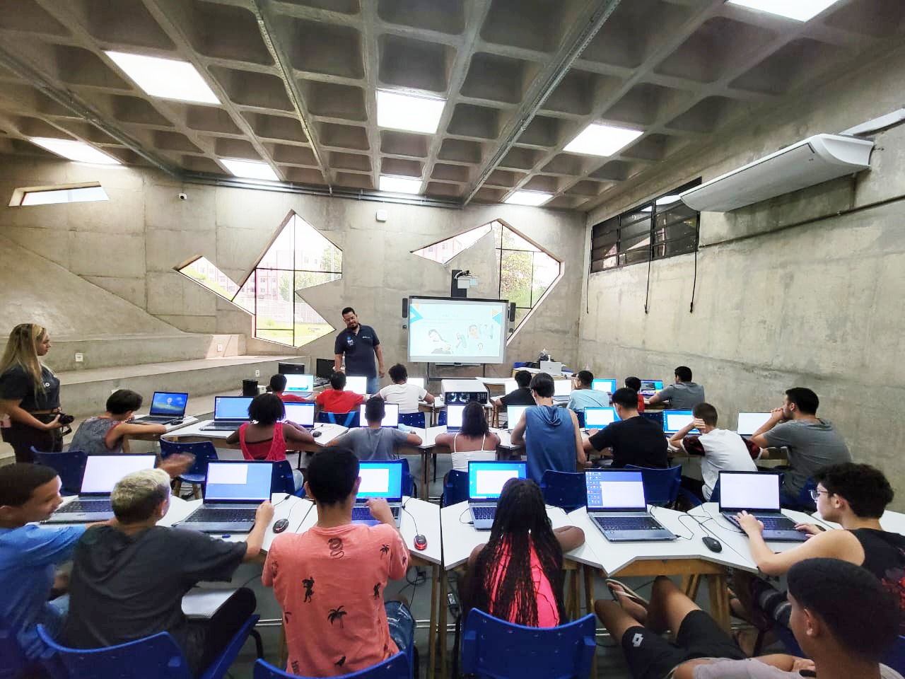 Além de cursos gratuitos, as Naves oferecem palestras, oficinas e workshops - Prefeitura do Rio