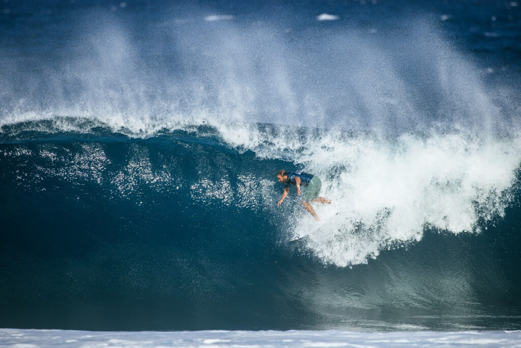 Caio Ibelli fez os recordes do último dia do Billabong Pro Pipeline (Crédito da Foto: @WSL / Brent Bielmann)