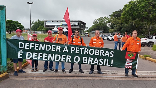 petroleiros-da-refap,-no-rs,-paralisam-atividades-contra-privatizacoes-da-petrobras
