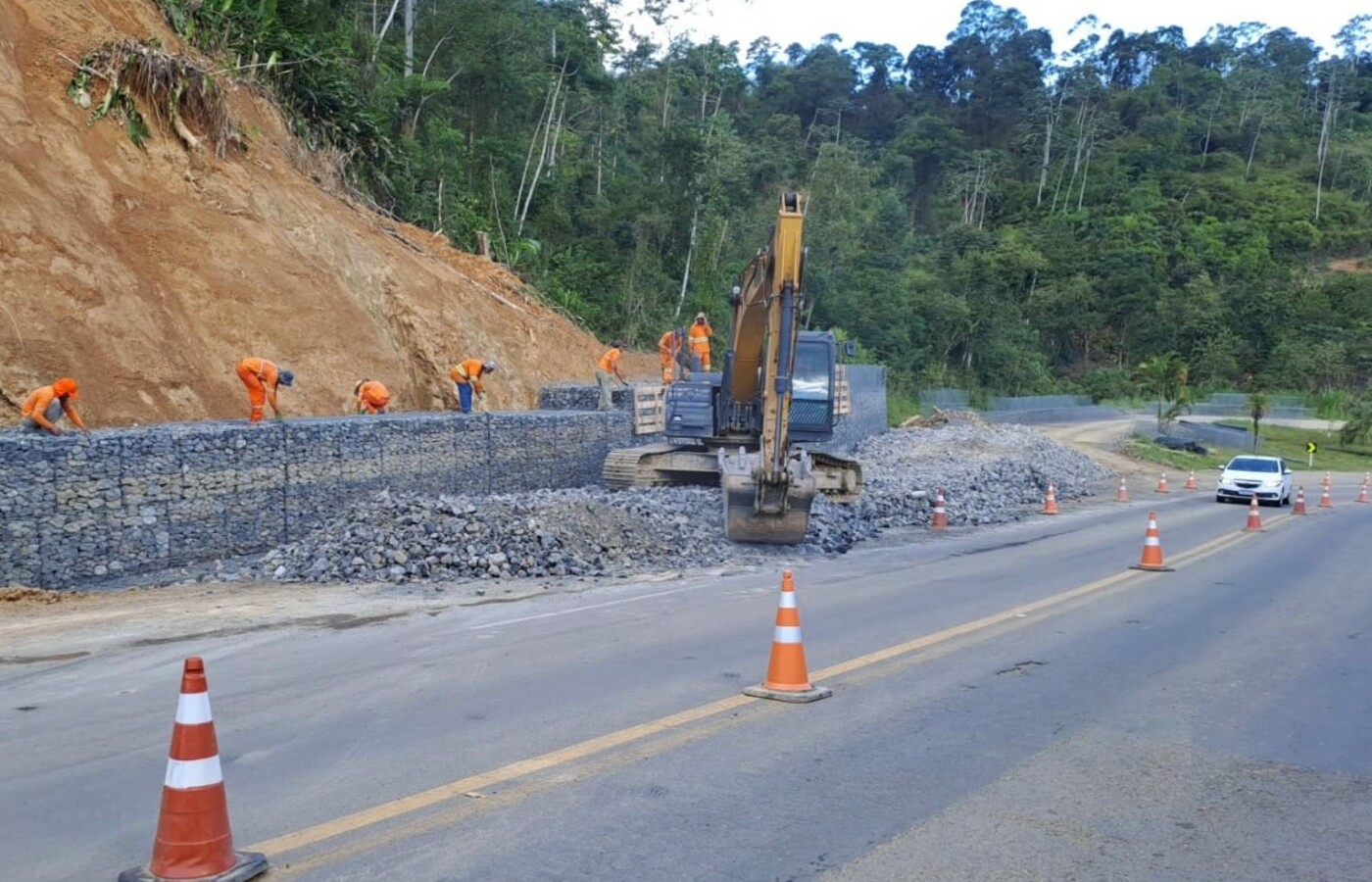 chuvas-e-obras-de-recuperacao-das-estradas-sao-desafios-para-motoristas,-de-norte-a-sul