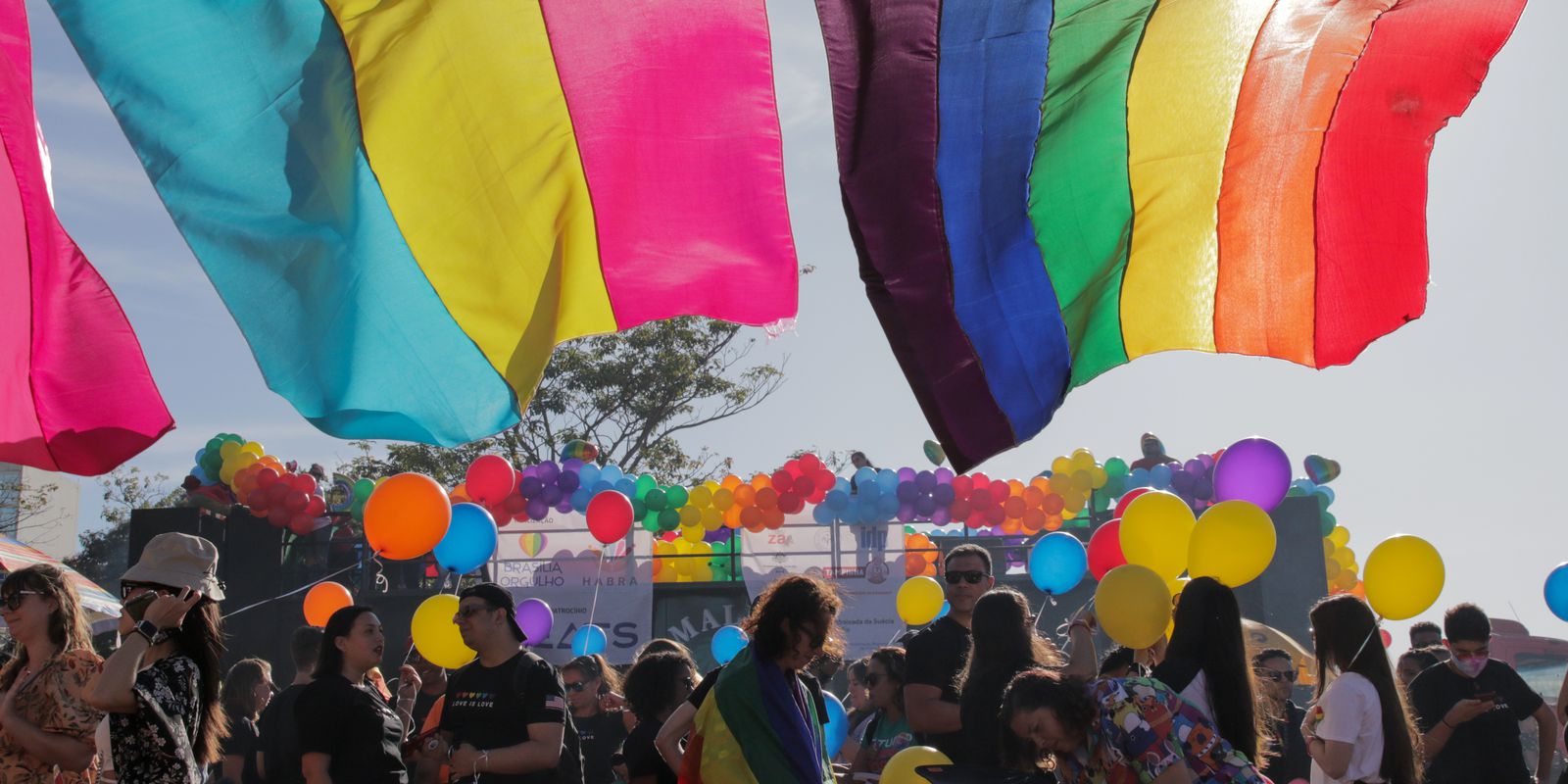 ong-oferece-oficinas-de-criacao-artistica-para-pessoas-lgbtqia+