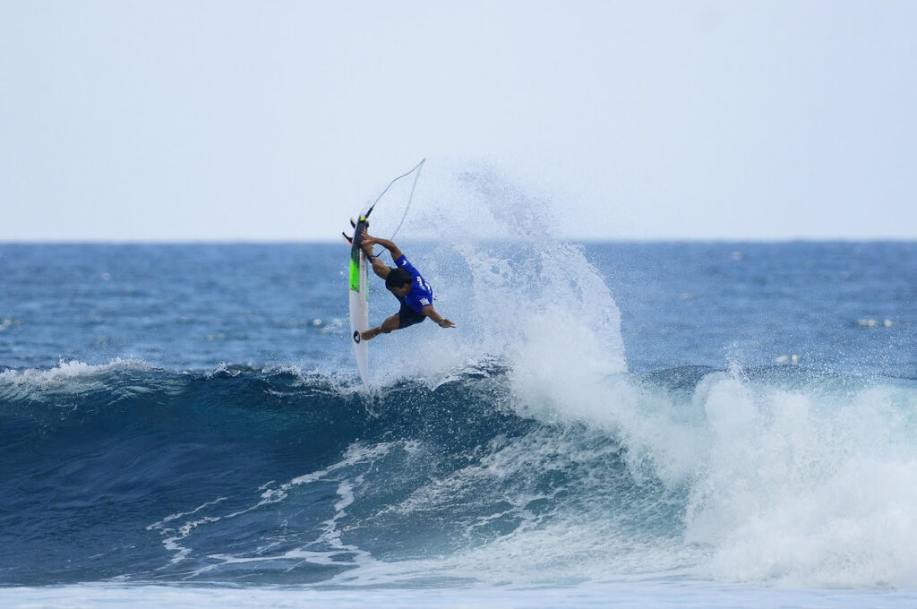 Daniel Adisaka em sua primeira final em etapas do WSL Qualifying Series (Crédito da Foto: Kevin Moncayo)