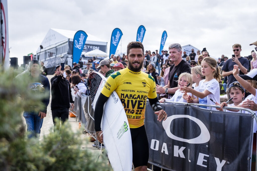 Filipe Toledo usou a lycra amarela no Margaret River Pro do ano passado  (Crédito da Foto: @WSL / Aaron Hughes)