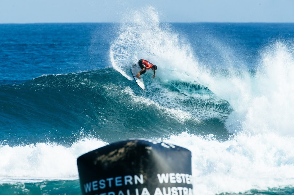 Gabriel Medina conquistou a segunda classificação brasileira na terceira fase (Crédito da Foto: @WSL / Aaron Hughes)