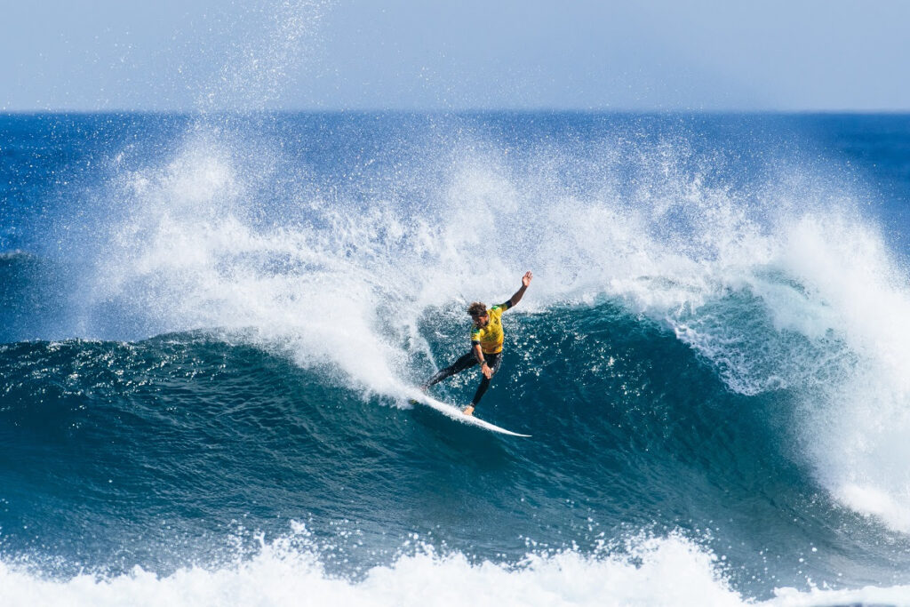 João Chianca segue defendendo a lycra amarela de número 1 do ranking (Crédito da Foto: @WSL / Aaron Hughes)