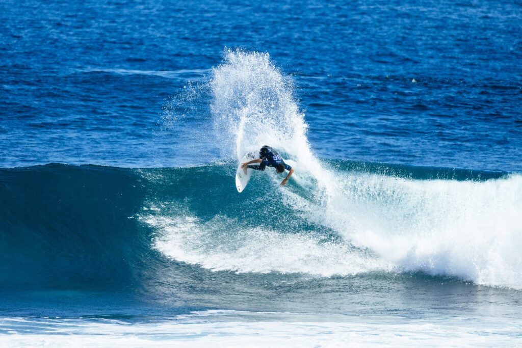 Yago Dora massacrou as direitas de Main Break com seu backside (Crédito da Foto: @WSL / Cait Miers)