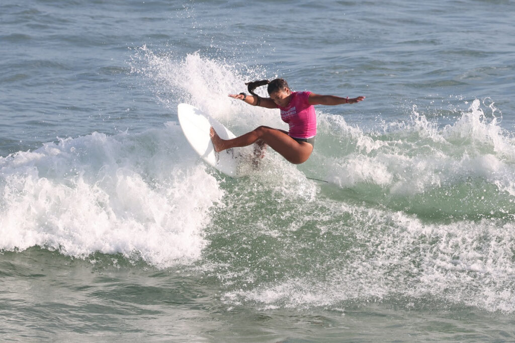 Tainá Hinckel fez o maior somatório da categoria Junior na quinta-feira (Crédito da Foto: Daniel Smorigo / 213 Sports)