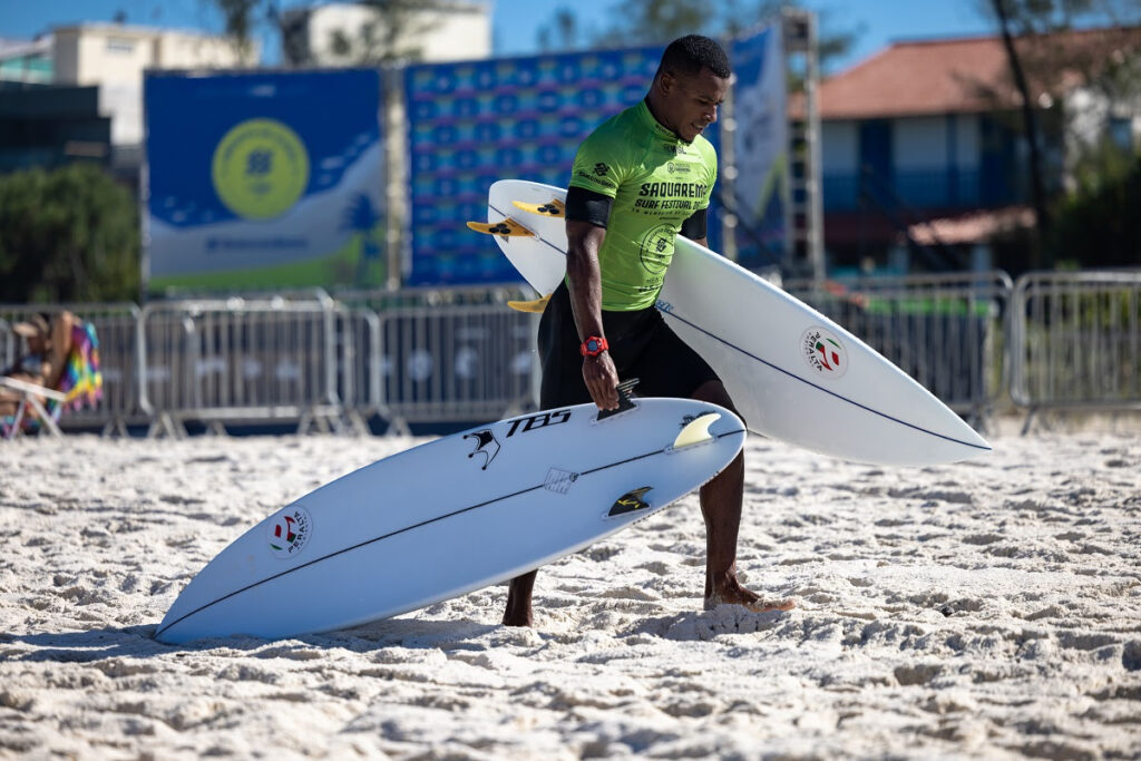 José Francisco fez a melhor apresentação da quinta-feira na Praia de Itaúna (Crédito da Foto: Gabriel Heusi / 213 Sports)