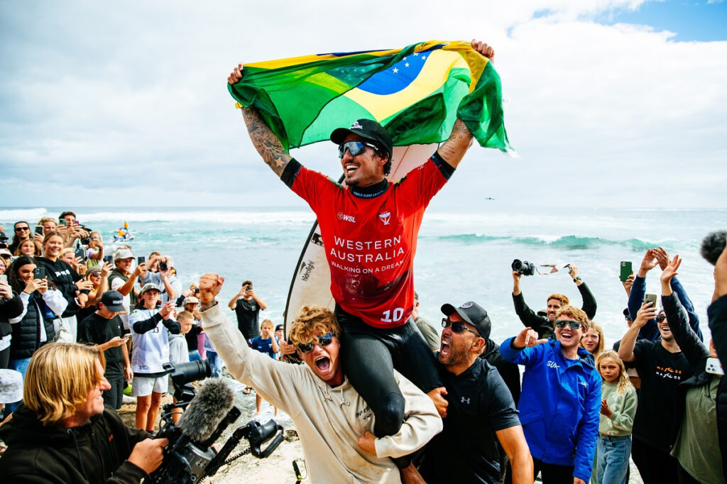 Gabriel Medina vibrando pela vitória inédita em Margaret River (Crédito da Foto: @WSL / Aaron Hughes)