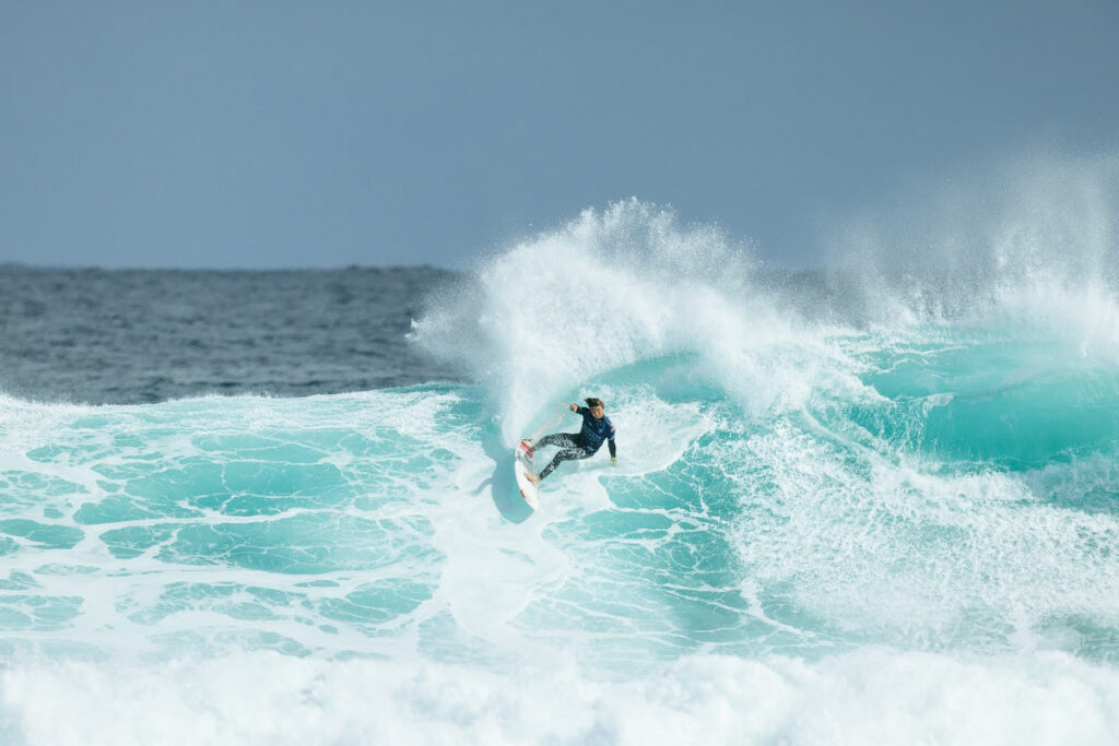 Griffin Colapinto fez sua melhor apresentação na semifinal com John John Florence (Crédito da Foto: @WSL / Cait Miers)