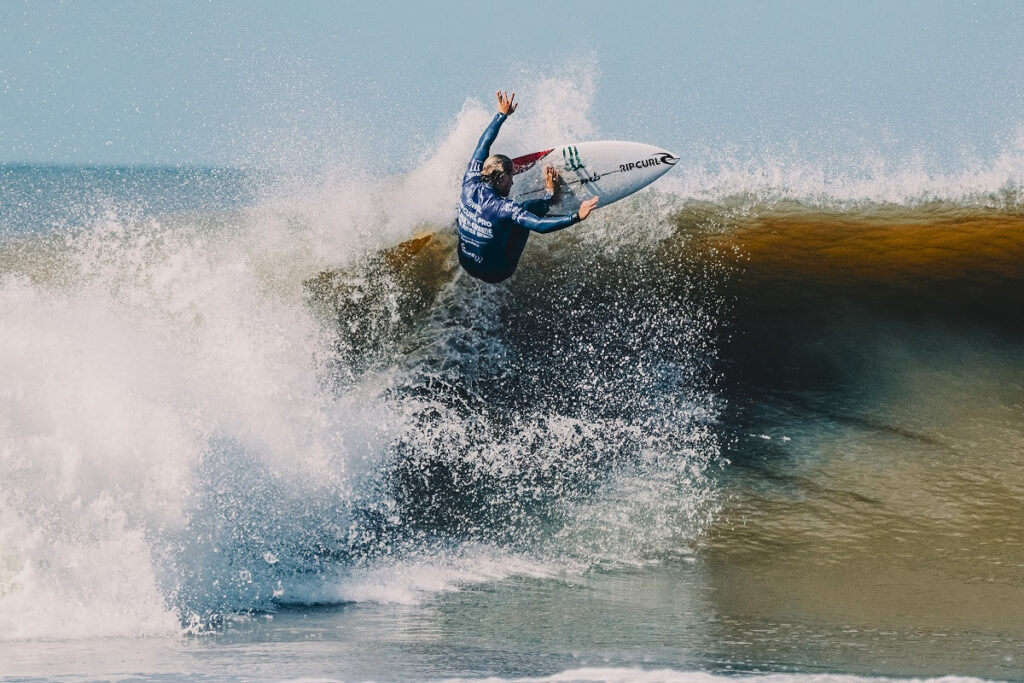 Nacho Gundesen escolheu as esquerdas para conquistar o título (Crédito da Foto: Jony Paz / Rip Curl Pro)