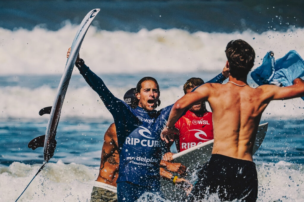 Vibração de Nacho Gundesen com a confirmação da vitória inédita na Argentina (Crédito da Foto: Jony Paz / Rip Curl Pro)