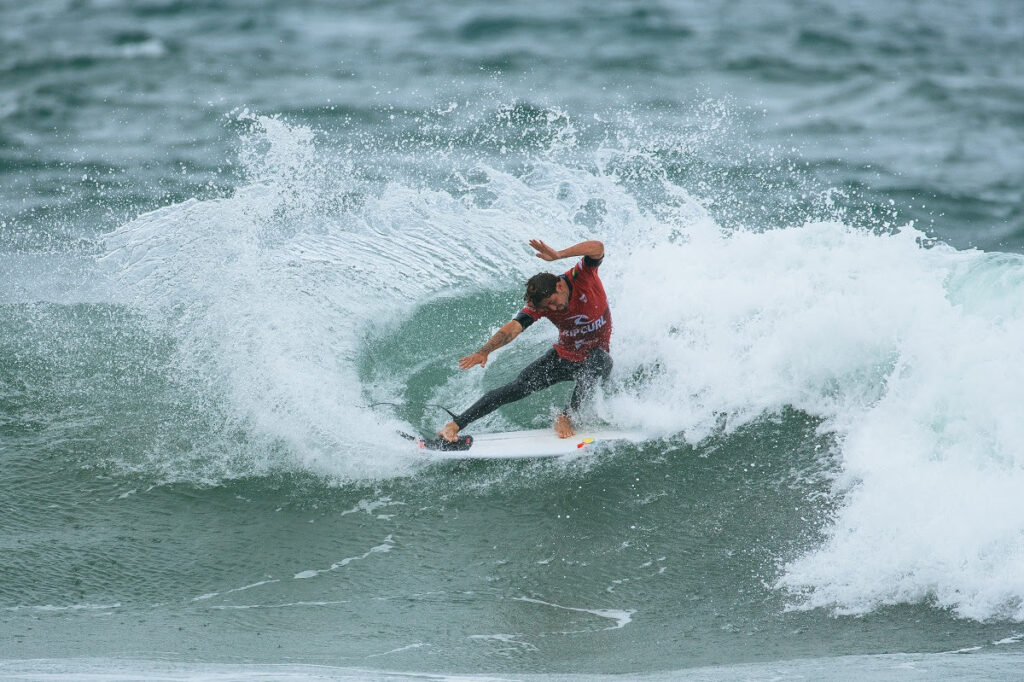 João Chianca garantiria o primeiro lugar no ranking se passasse para as quartas de final (Crédito da Foto: @WSL / Ed Sloane)