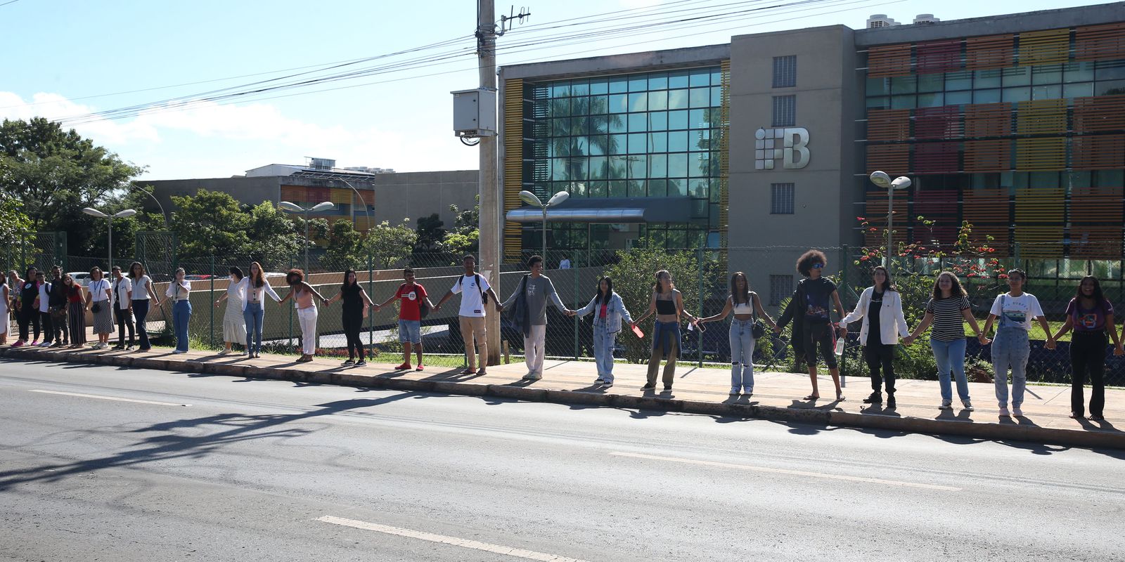 institutos-federais-fazem-ato-pela-paz-no-dia-mundial-da-educacao