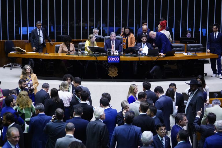 deputados-concluem-votacao-de-projeto-do-marco-temporal-das-terras-indigenas;-acompanhe