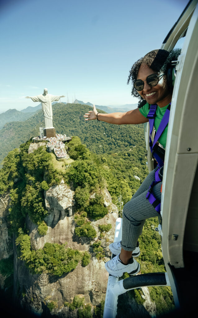 A Helisul estreia neste mês de abril a modalidade de voo panorâmico que permite ao passageiro mais liberdade ao sobrevoar as belezas da capital carioca
