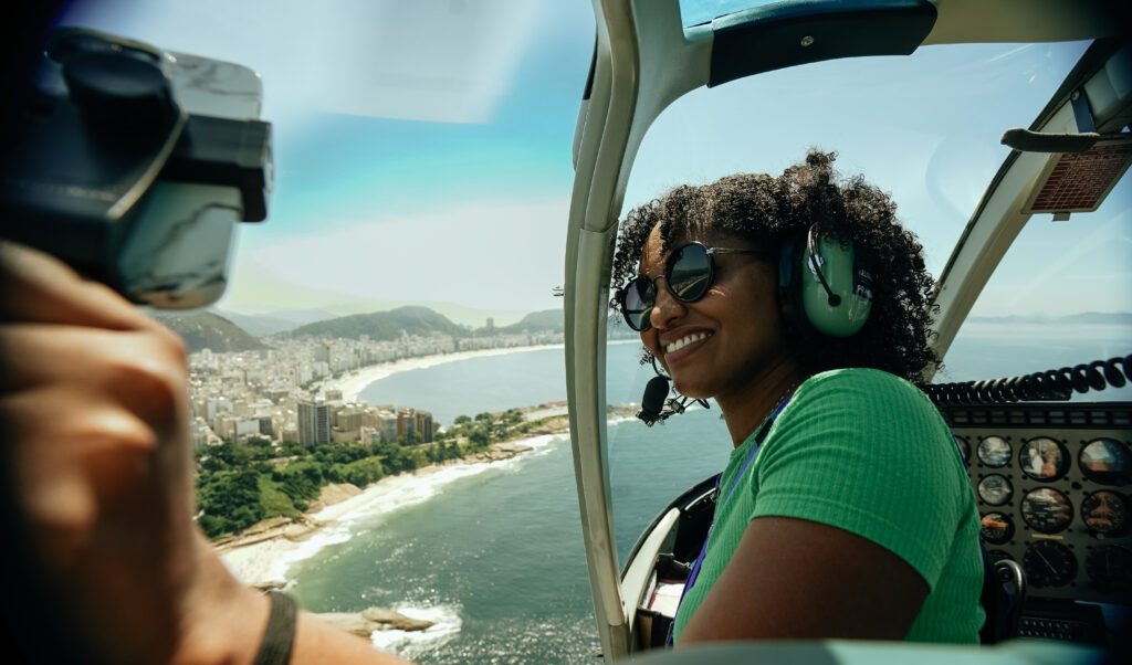 A Helisul estreia neste mês de abril a modalidade de voo panorâmico que permite ao passageiro mais liberdade ao sobrevoar as belezas da capital carioca
