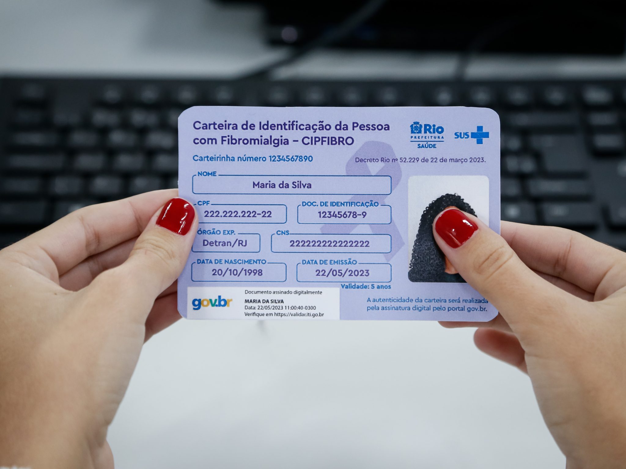 A carteira de pacientes de fibromialgia é disponibilizada em duas versões: digital e física - Edu Kapps/Prefeitura do Rio