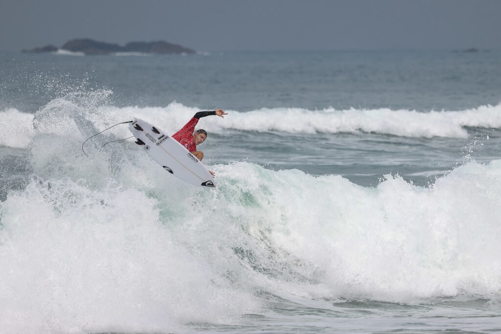 Gabriel Klaussner foi o campeão no ranking do Circuito Banco do Brasil 2022 (Crédito das Fotos: @WSL / Daniel Smorigo)