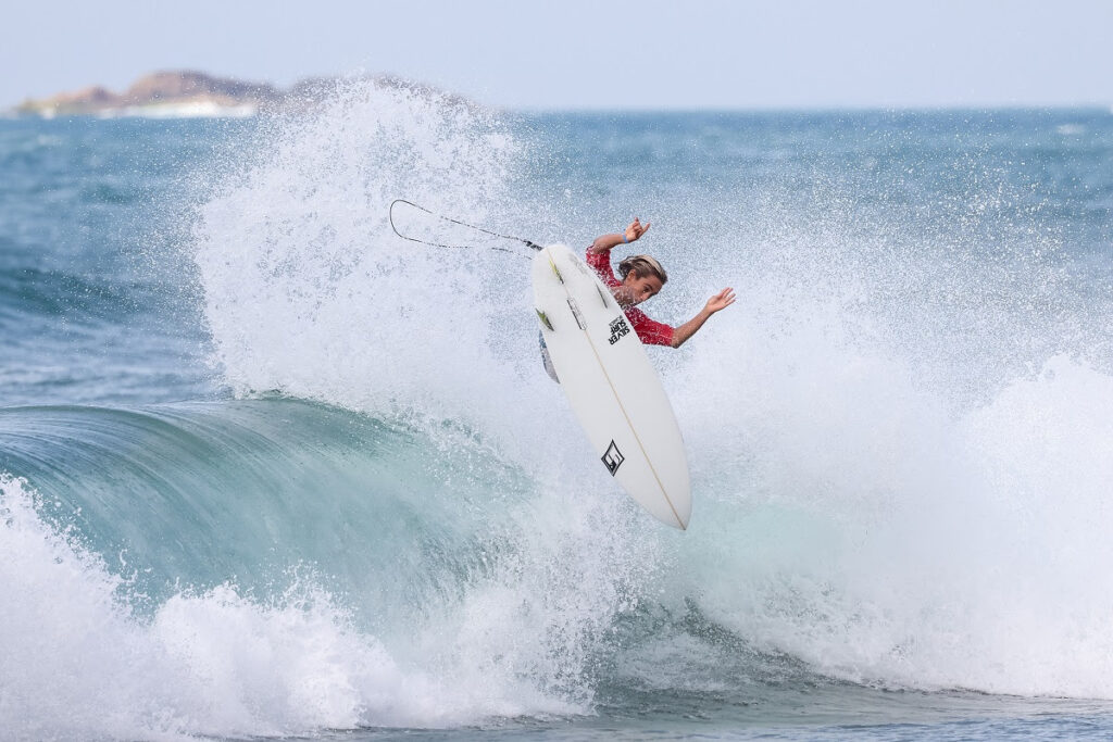 Lukas Camargo é a surpresa entre os oito finalistas em Garopaba (Crédito das Fotos: @WSL / Daniel Smorigo)