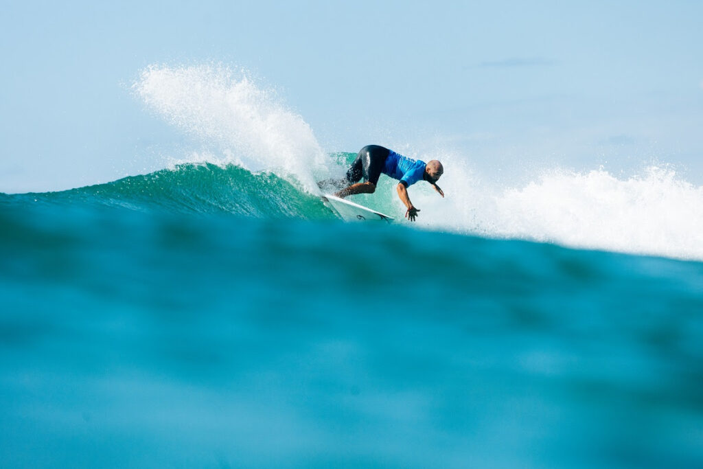 Jadson André conquistou a primeira vitória brasileira na quarta-feira em Snapper Rocks (Crédito da Foto: @WSL / Cait Miers)