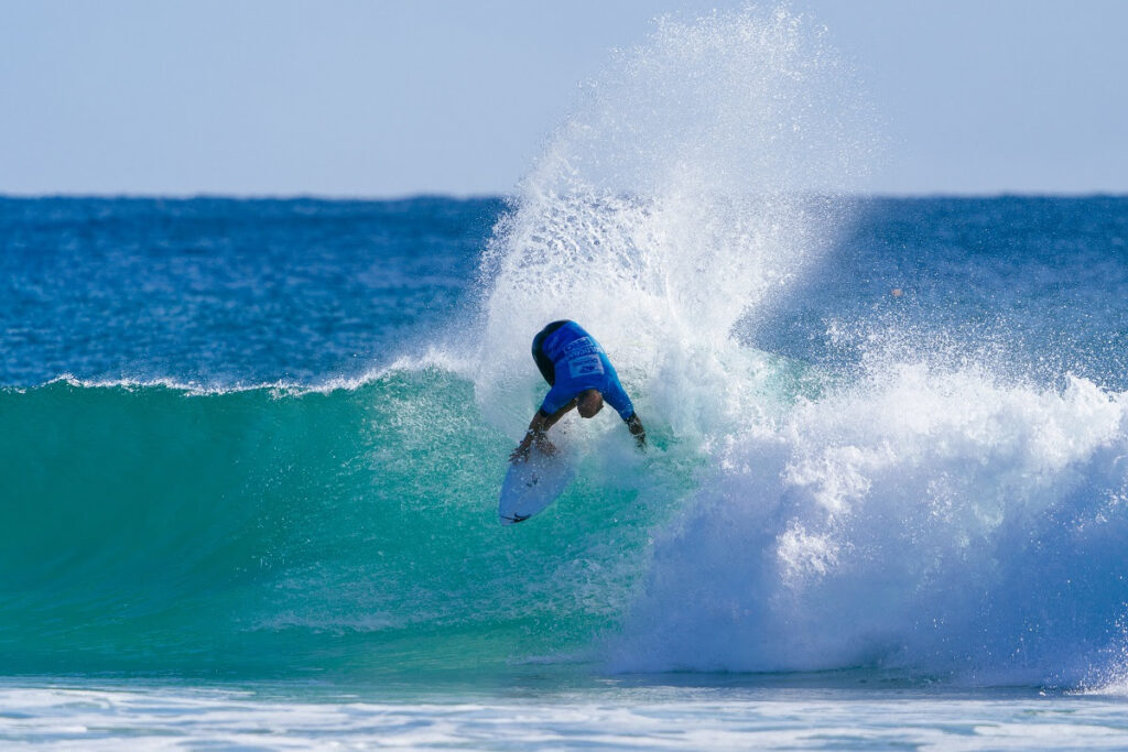 Jadson André inicia a busca por vaga no CT 2024 em quinto lugar no ranking (Crédito da Foto: @WSL / Andrew Shield)