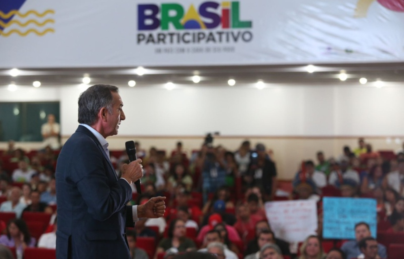 no-acre,-waldez-goes-destaca-o-compromisso-do-governo-federal-para-recuperar-e-ampliar-as-conquistas-do-povo-brasileiro