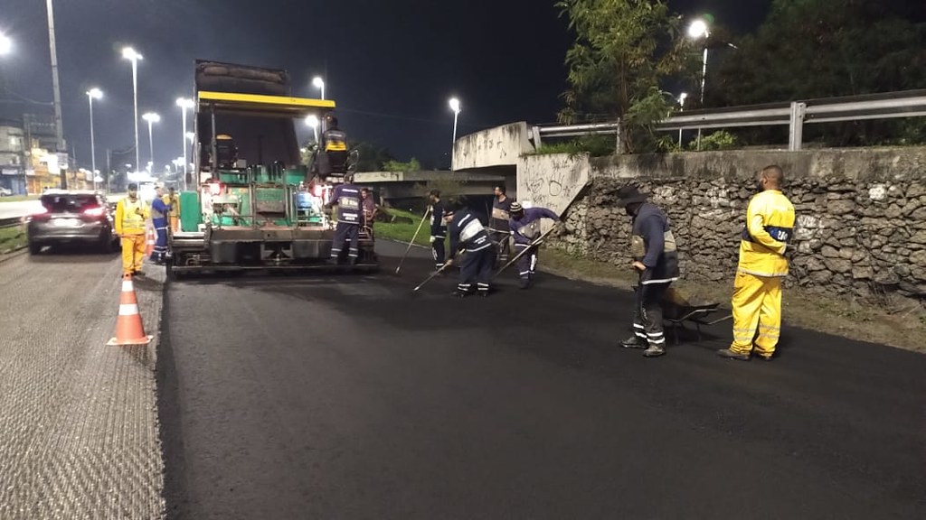 O trabalho começou no trecho a partir do viaduto da Linha Amarela, em direção à Avenida Lúcio Costa - Divulgação