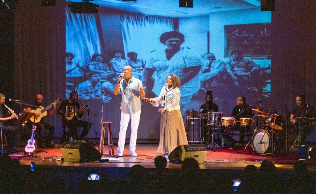 Homenagem a Dona Ivone Lara em Madureira