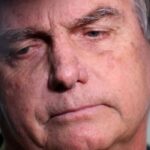 Jair Bolsonaro - Foto: Por 5 votos a 2, o Tribunal Superior Eleitoral (TSE) condenou, nesta sexta-feira (30), o ex-presidente Jair Bolsonaro à inelegibilidade pelo período de oito anos