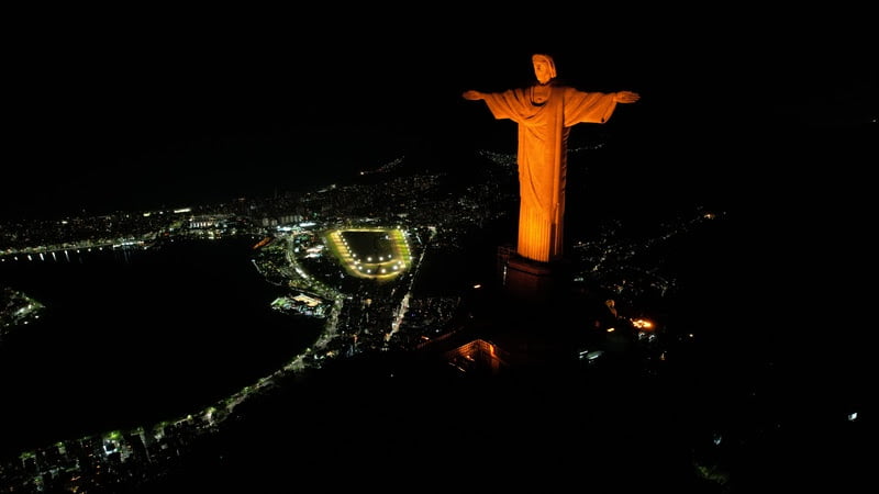 Cristo Redentor será iluminado em laranja e azul nesta quarta-feira, cores da Maratona do Rio (Crédito: Divulgação/Santuário Arquidiocesano Cristo Redentor)