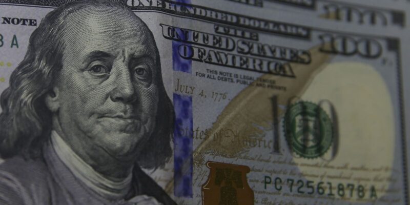 dolar-cai-para-r$-4,79-e-encerra-semestre-com-recuo-de-9,28%